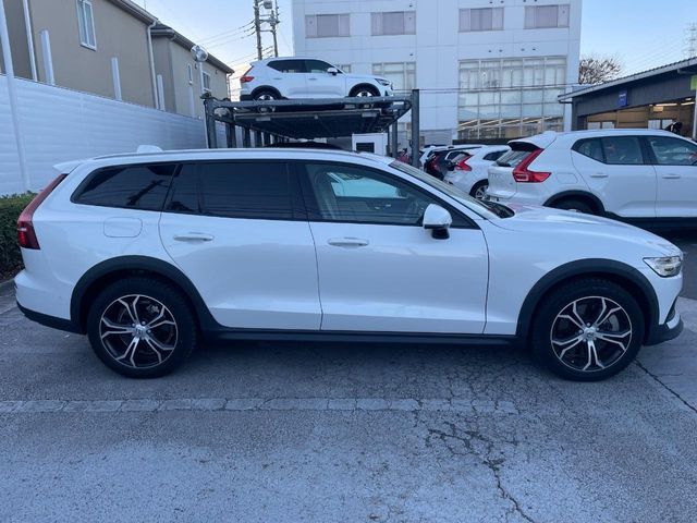 VOLVO VOLVO V60 CROSS COUNTRY 2021