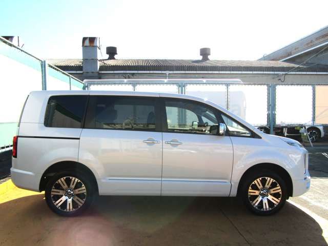 MITSUBISHI DELICA D:5 4WD 2023