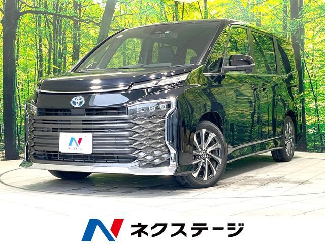 TOYOTA VOXY HYBRID 2022