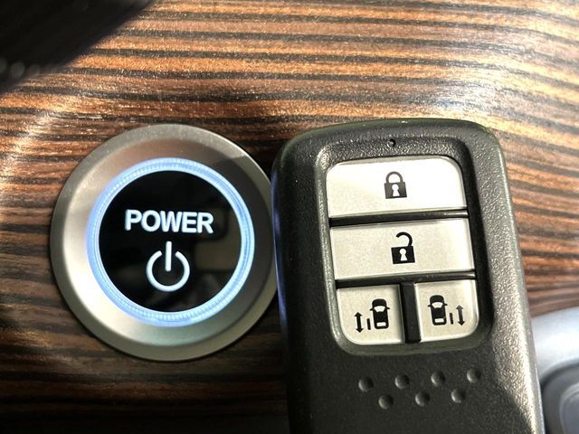 HONDA FREED plus HYBRID 4WD 2022