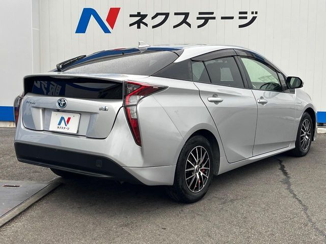 TOYOTA PRIUS 2017