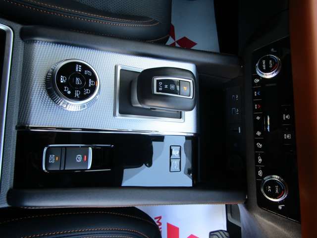 MITSUBISHI OUTLANDER PHEV 2023