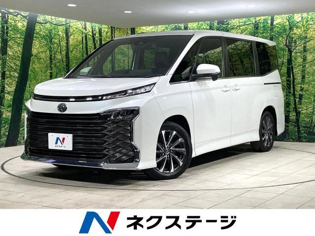TOYOTA VOXY 2023