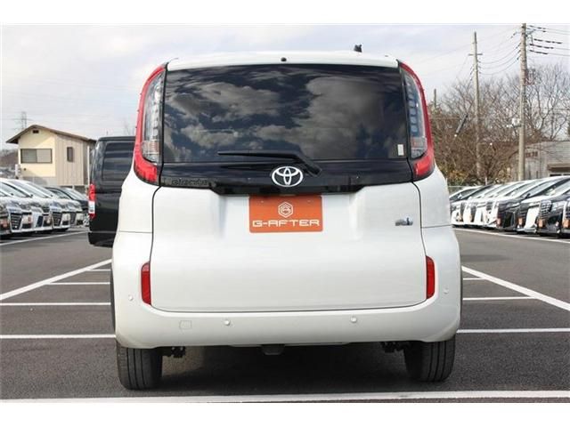 TOYOTA SIENTA HYBRID 2022