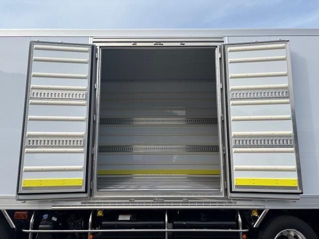 MITSUBISHI FUSOU SUPER GREAT 2025