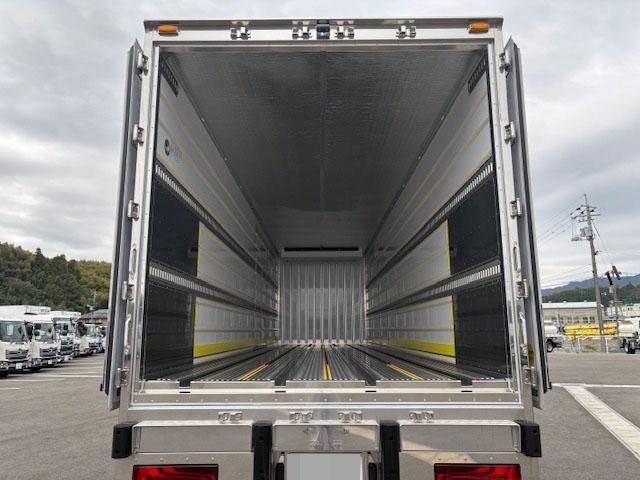 MITSUBISHI FUSOU SUPER GREAT 2025