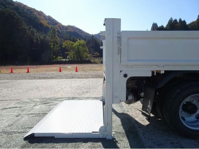 MITSUBISHI CANTER 2025