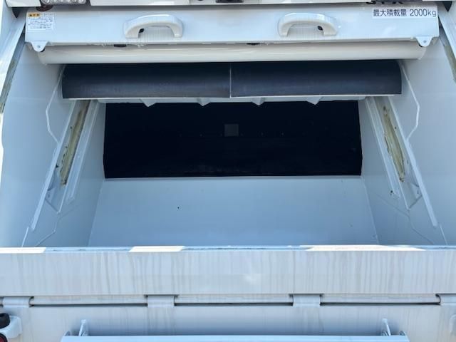 MITSUBISHI CANTER 2025