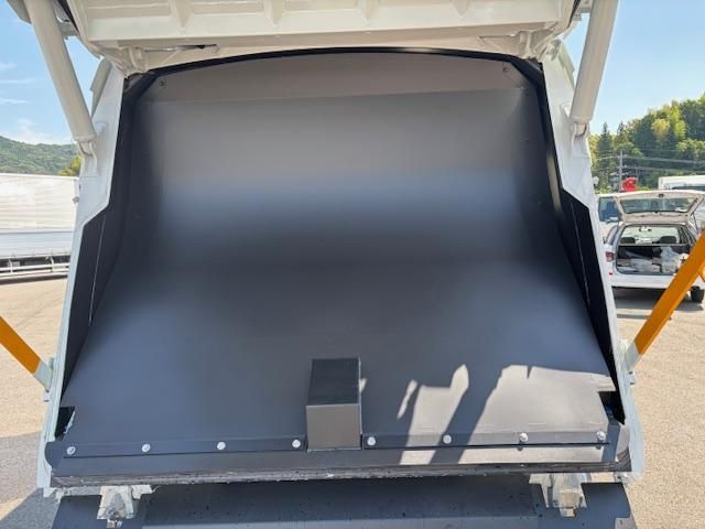 MITSUBISHI CANTER 2025