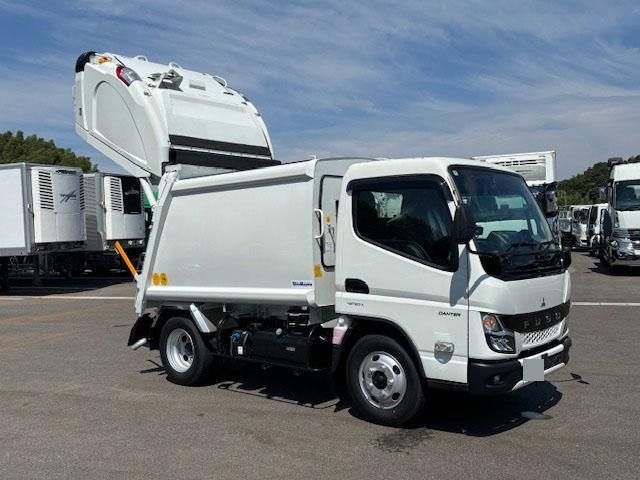 MITSUBISHI CANTER 2025
