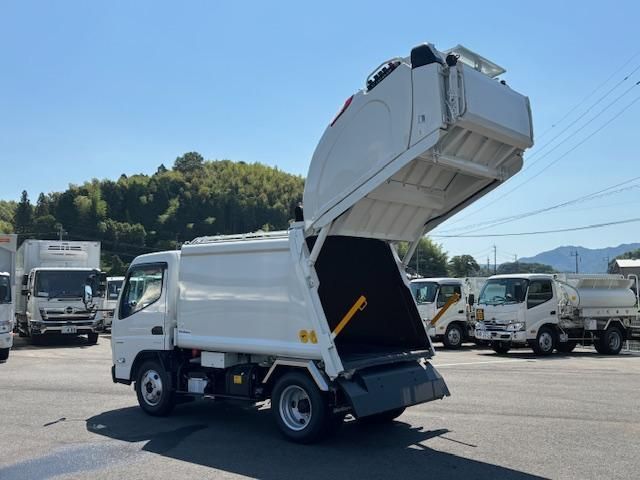 MITSUBISHI CANTER 2025