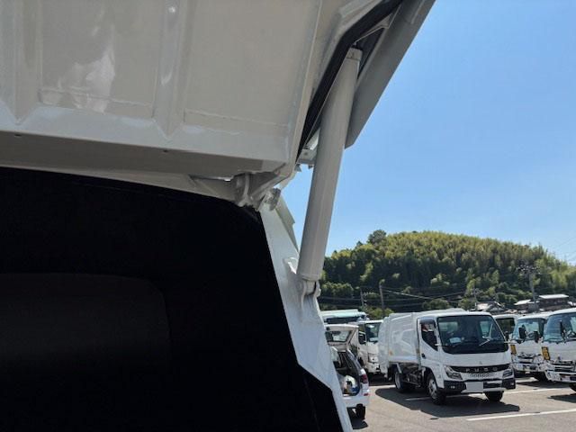 MITSUBISHI CANTER 2025