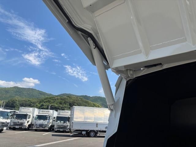 MITSUBISHI CANTER 2025