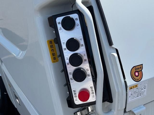 MITSUBISHI CANTER 2025