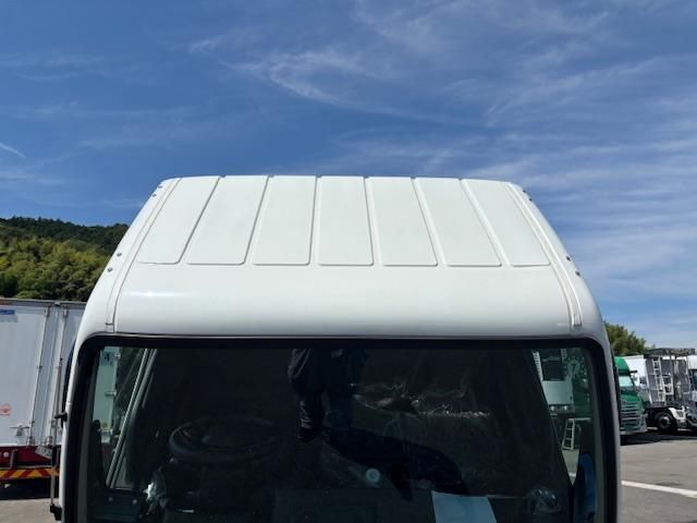 MITSUBISHI CANTER 2025