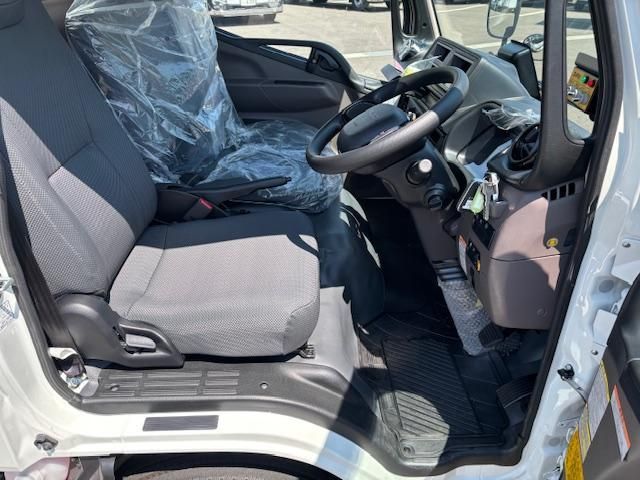 MITSUBISHI CANTER 2025