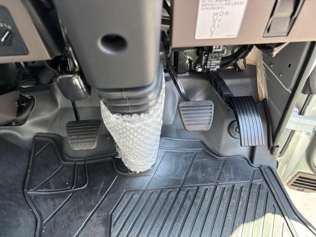 MITSUBISHI CANTER 2025