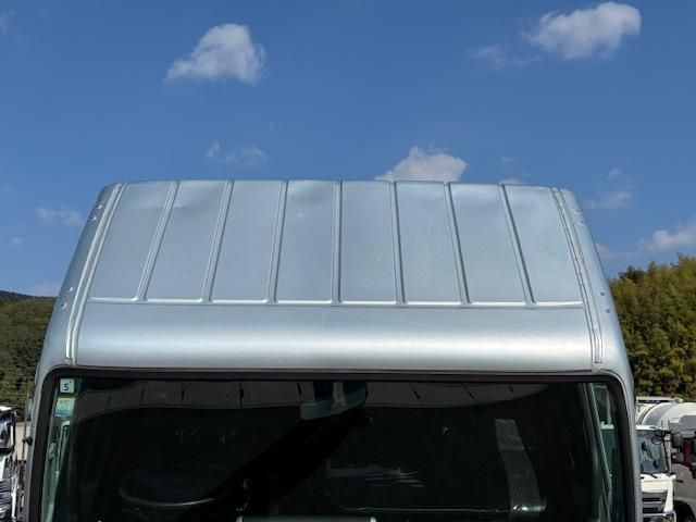 MITSUBISHI CANTER 2023