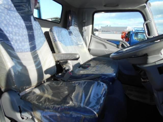 MITSUBISHI CANTER 2004