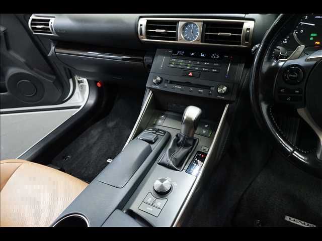 TOYOTA LEXUS IS300h 2015