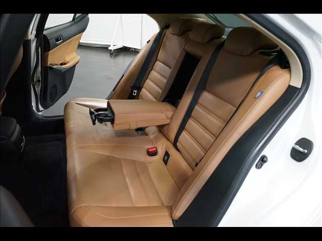 TOYOTA LEXUS IS300h 2015