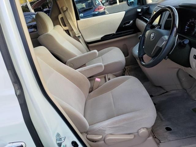 TOYOTA ALPHARD 2014