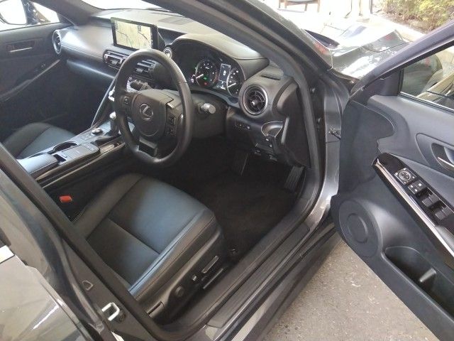 TOYOTA LEXUS IS300h 2023