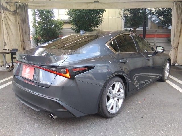 TOYOTA LEXUS IS300h 2023