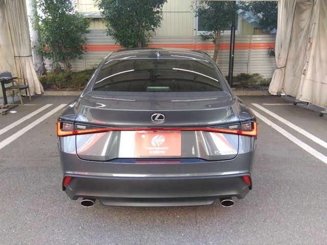 TOYOTA LEXUS IS300h 2023