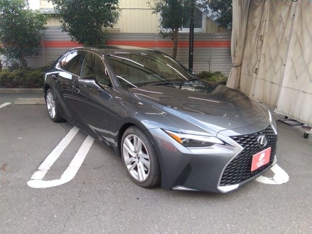 TOYOTA LEXUS IS300h 2023