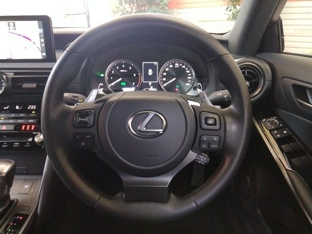 TOYOTA LEXUS IS300h 2023