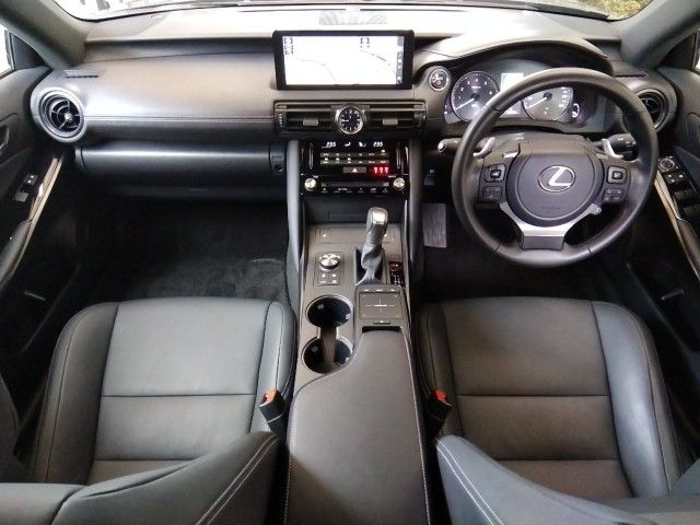 TOYOTA LEXUS IS300h 2023