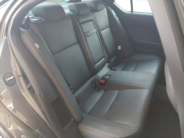 TOYOTA LEXUS IS300h 2023