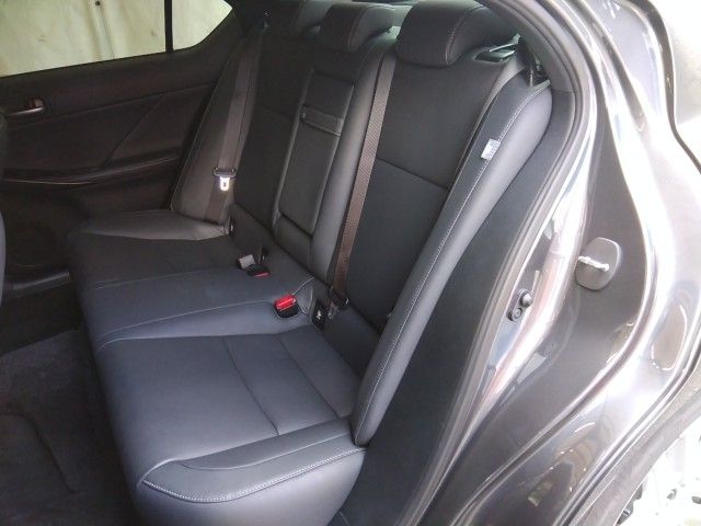 TOYOTA LEXUS IS300h 2023