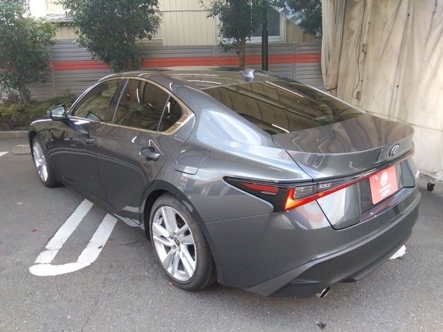 TOYOTA LEXUS IS300h 2023