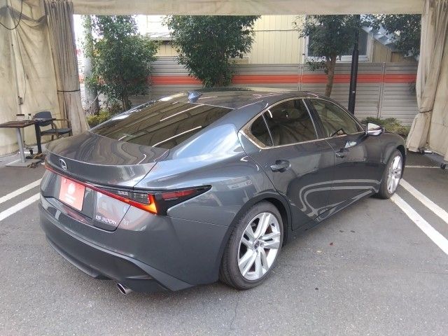 TOYOTA LEXUS IS300h 2023