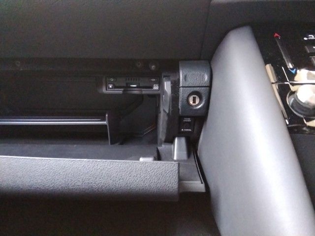 TOYOTA LEXUS IS300h 2023