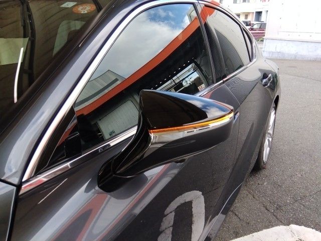 TOYOTA LEXUS IS300h 2023