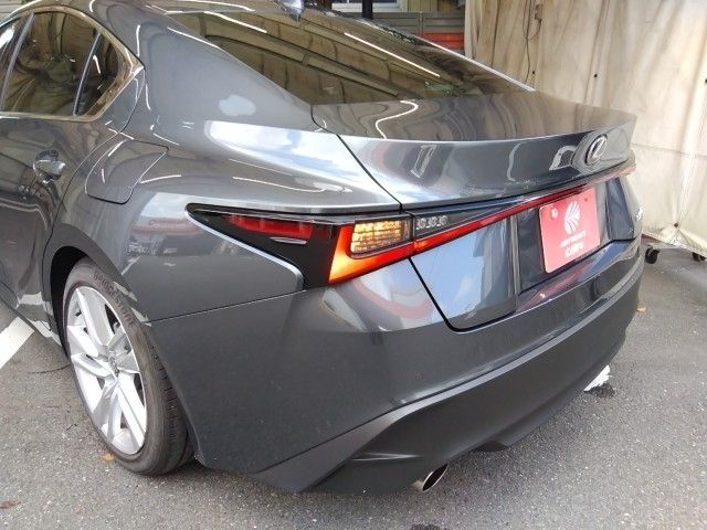 TOYOTA LEXUS IS300h 2023