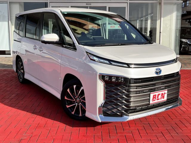 TOYOTA VOXY HYBRID 2024
