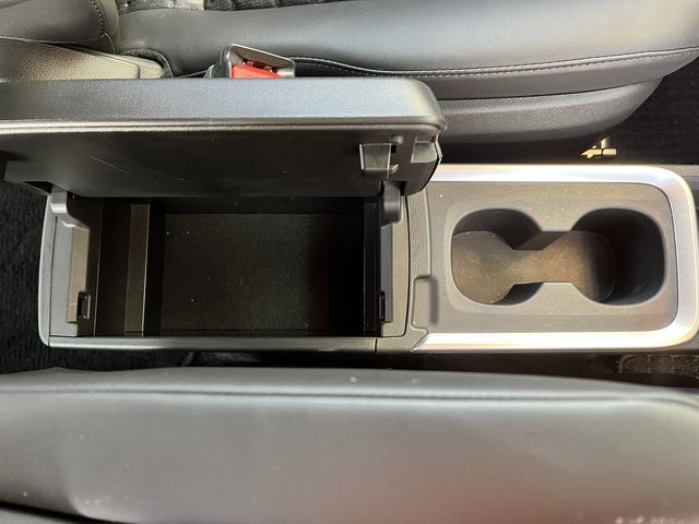 TOYOTA VOXY HYBRID 2024