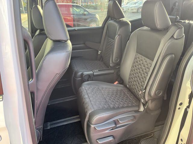 TOYOTA VOXY HYBRID 2024