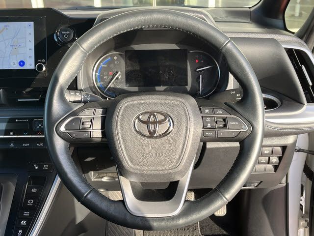 TOYOTA VOXY HYBRID 2024