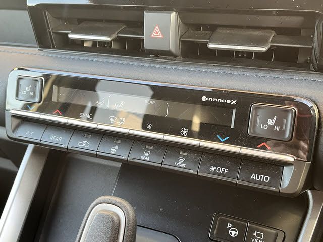 TOYOTA VOXY HYBRID 2024