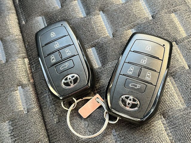 TOYOTA VOXY HYBRID 2024