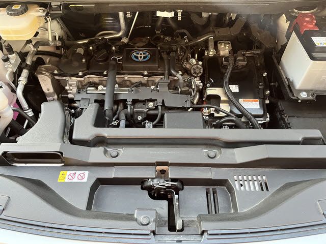 TOYOTA VOXY HYBRID 2024