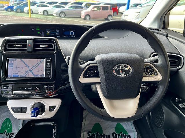 TOYOTA PRIUS 2018
