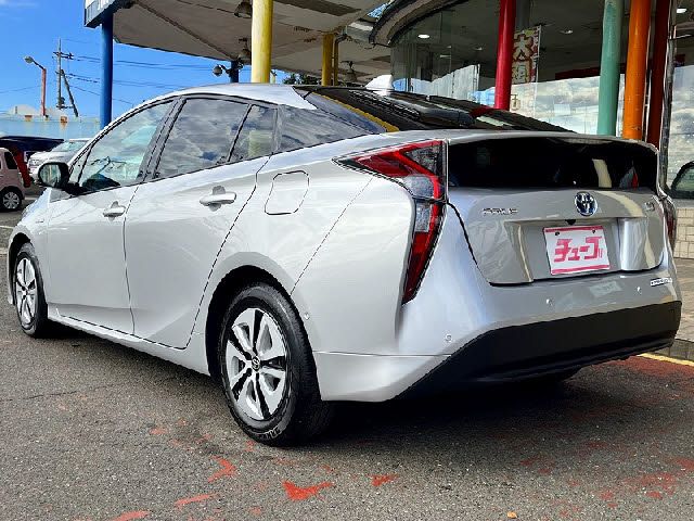 TOYOTA PRIUS 2018