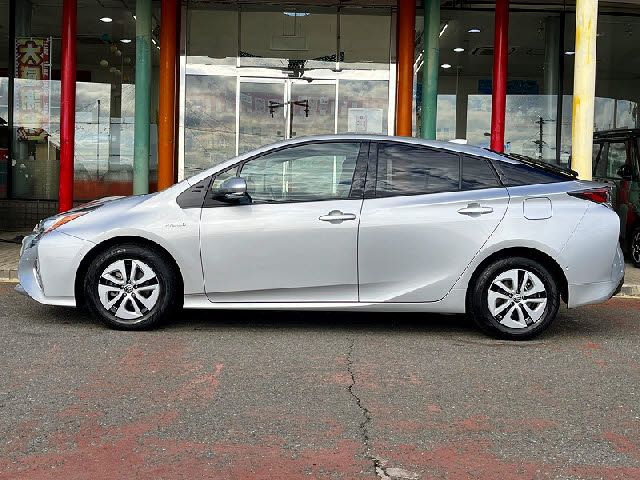 TOYOTA PRIUS 2018