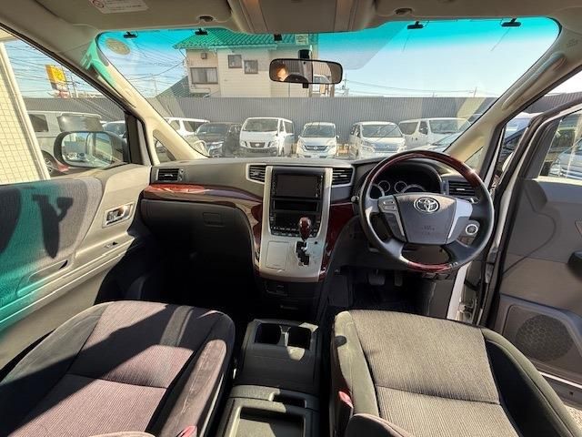 TOYOTA VELLFIRE 2011